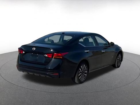 Used 2025 Nissan Altima 2.5 SV image 15