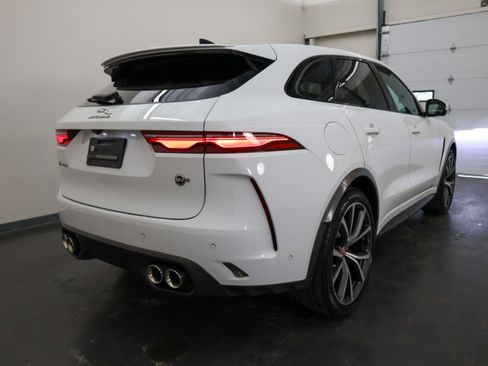 Used 2021 Jaguar F-PACE SVR image 3