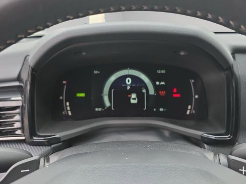 Used 2025 Toyota Camry SE image 13