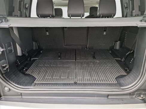 Used 2022 Land Rover Defender 110 S image 30