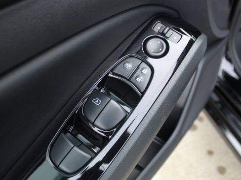 Used 2025 Nissan Altima 2.5 SR w/ SR Premium Package image 9