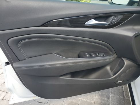 Used 2018 Buick Regal Preferred w/ Driver Confidence Package #1 image 17