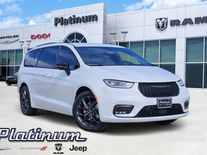 New 2026 Chrysler Pacifica Select