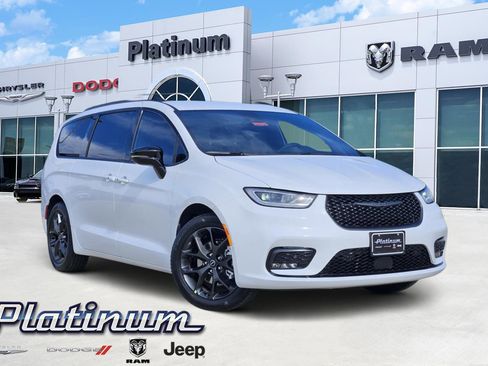 New 2026 Chrysler Pacifica Select image 1