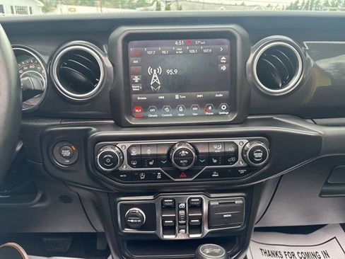 Used 2022 Jeep Wrangler Unlimited Sahara AWD/4WD image 26