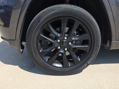 Used 2018 Jeep Grand Cherokee Altitude AWD/4WD image 10