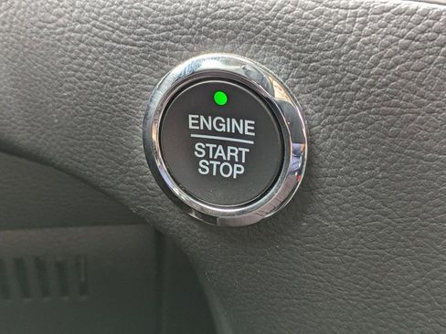 Used 2022 Ford Edge Titanium image 17