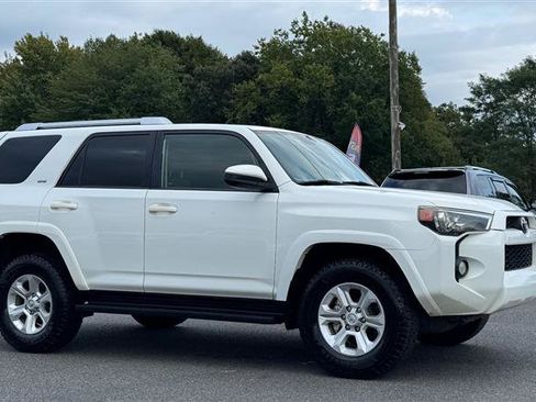 Used 2014 Toyota 4Runner SR5 AWD/4WD image 3