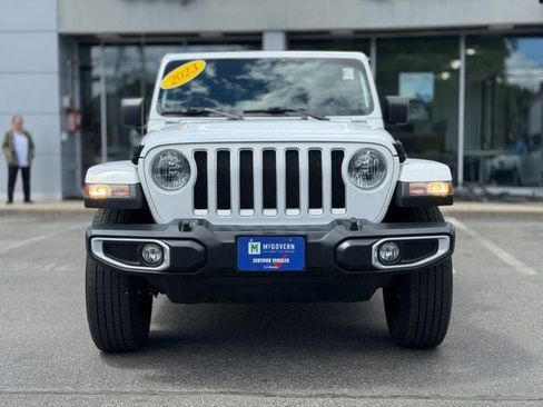 Used 2023 Jeep Wrangler Unlimited Sahara w/ Cold Weather Group AWD/4WD image 11