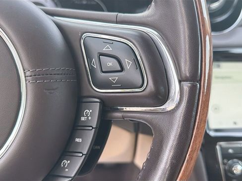 Used 2019 Jaguar XJ R-Sport image 38