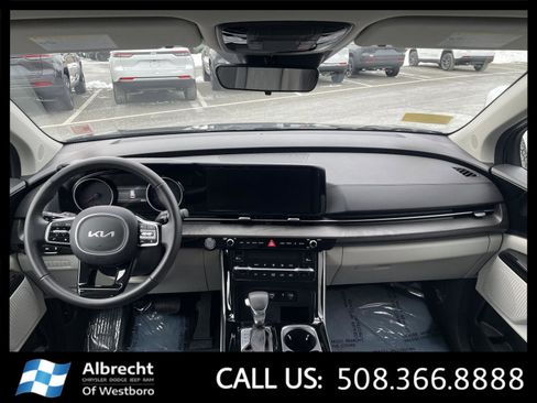 Used 2024 Kia Carnival EX image 23