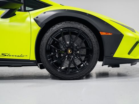 Used 2024 Lamborghini Huracan Sterrato AWD/4WD image 41