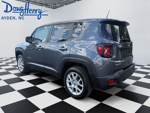 Used 2023 Jeep Renegade Latitude AWD/4WD image 3