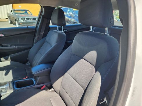Used 2017 Chevrolet Cruze LT FWD image 14