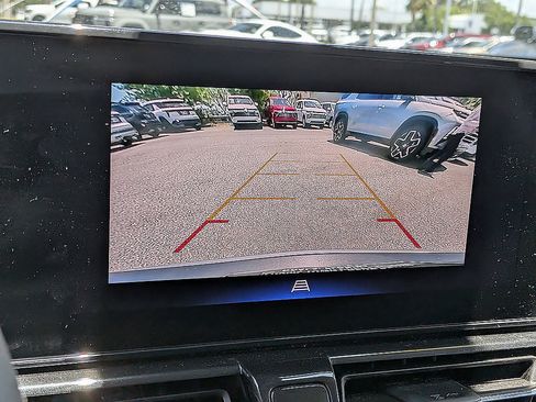 Used 2025 Chevrolet TrailBlazer LT AWD/4WD image 19
