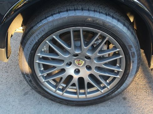 Used 2017 Porsche Cayenne Platinum Edition image 28