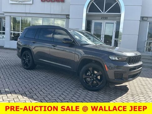 Used 2024 Jeep Grand Cherokee L Altitude AWD/4WD image 2