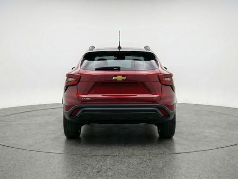 Used 2025 Chevrolet Trax LT FWD image 7