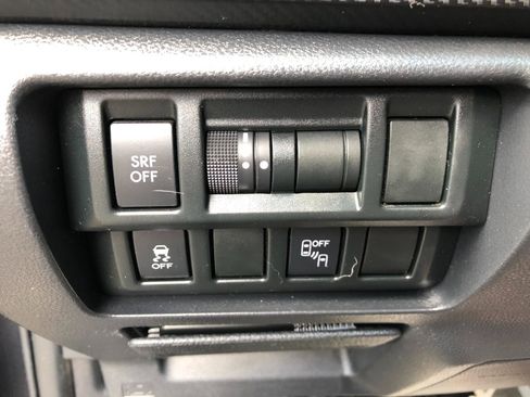 Used 2018 Subaru Crosstrek 2.0i Premium w/ Eyesight System image 26