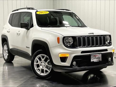 Used 2022 Jeep Renegade Latitude w/ Sun/Sound Group image 3