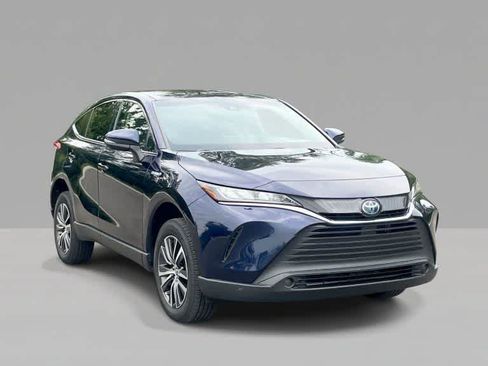 Used 2021 Toyota Venza LE AWD/4WD image 2