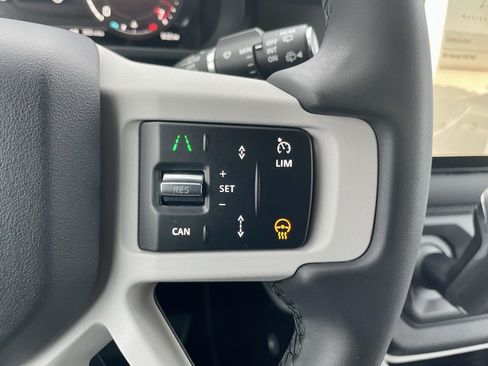 Certified 2025 Land Rover Defender 110 X-Dynamic SE AWD/4WD image 22