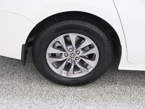 Used 2021 Toyota Sienna XLE FWD image 6