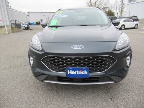 Used 2022 Ford Escape Titanium image 2