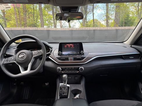 Used 2025 Nissan Altima 2.5 SV FWD image 33