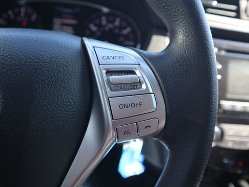 Used 2016 Nissan Rogue S image 19