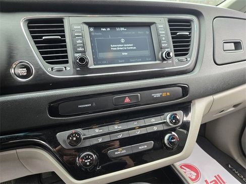 Used 2020 Kia Sedona EX image 21