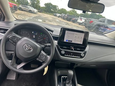 Used 2025 Toyota Corolla LE FWD image 12