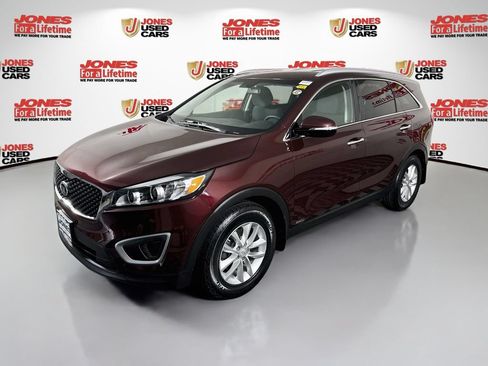 Used 2017 Kia Sorento AWD image 12