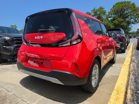 Certified 2025 Kia Soul LX w/ LX Technology Package FWD image 17