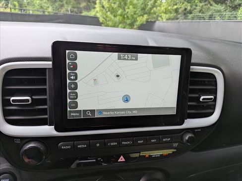 Certified 2025 Hyundai Venue Limited FWD image 31