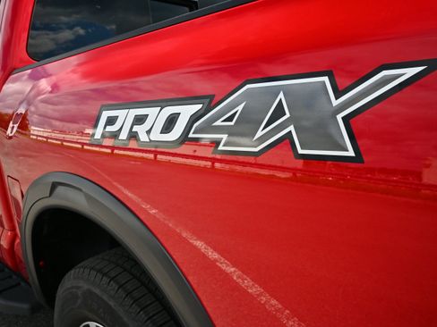 Used 2022 Nissan Titan PRO-4X w/ Pro-4x Convenience Package AWD/4WD image 11