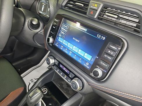 Used 2025 Nissan Versa SR w/ Trunk Package image 17