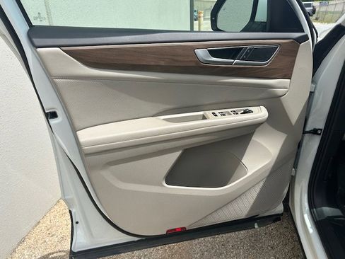 Used 2024 Volkswagen Atlas SE image 12