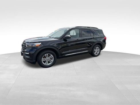 Used 2024 Ford Explorer XLT w/ Equipment Group 202A AWD/4WD image 6