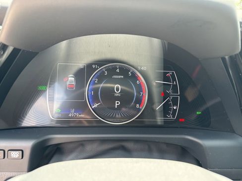 Used 2025 Lexus ES 300h w/ Premium Package FWD image 11