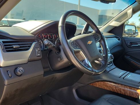 Used 2019 Chevrolet Suburban Premier image 9