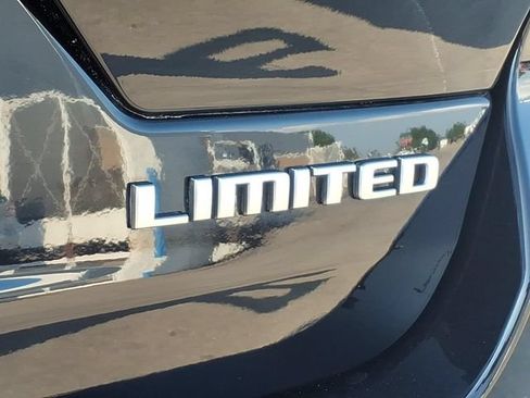 Used 2024 Jeep Grand Cherokee Limited AWD/4WD image 7