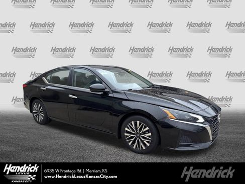 Used 2023 Nissan Altima 2.5 SV image 1