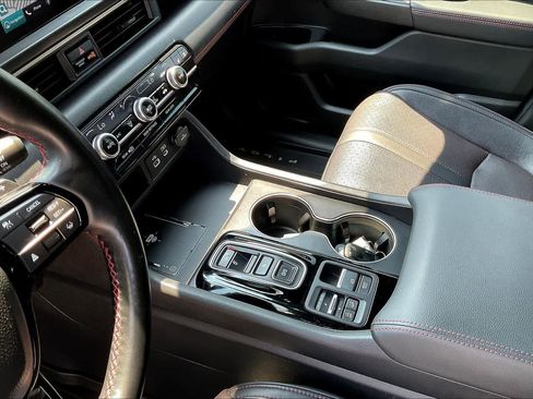 Used 2025 Honda Pilot Black Edition image 17