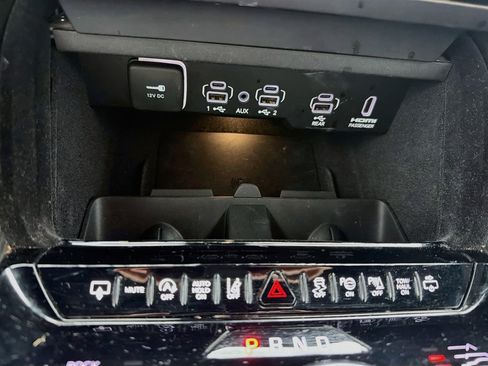 Used 2023 Jeep Grand Wagoneer Series III w/ Rear Seat Video Group 1 AWD/4WD image 30