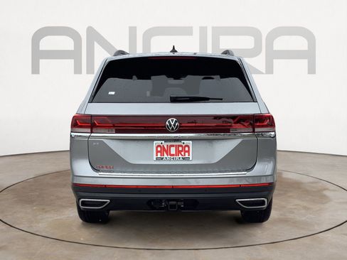 New 2025 Volkswagen Atlas SE FWD image 7