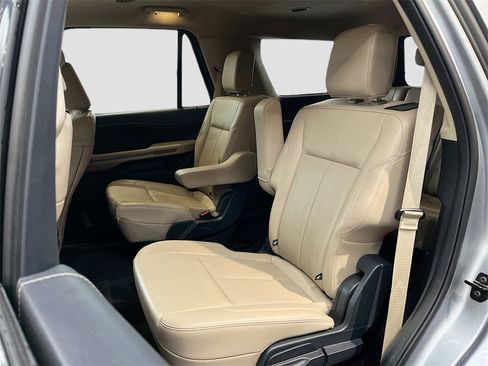 Used 2024 Ford Expedition XLT image 24