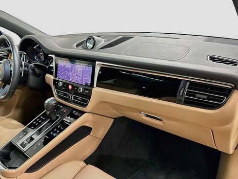 Certified 2026 Porsche Macan AWD/4WD image 30