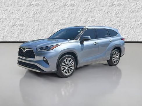 Used 2020 Toyota Highlander Platinum FWD image 7