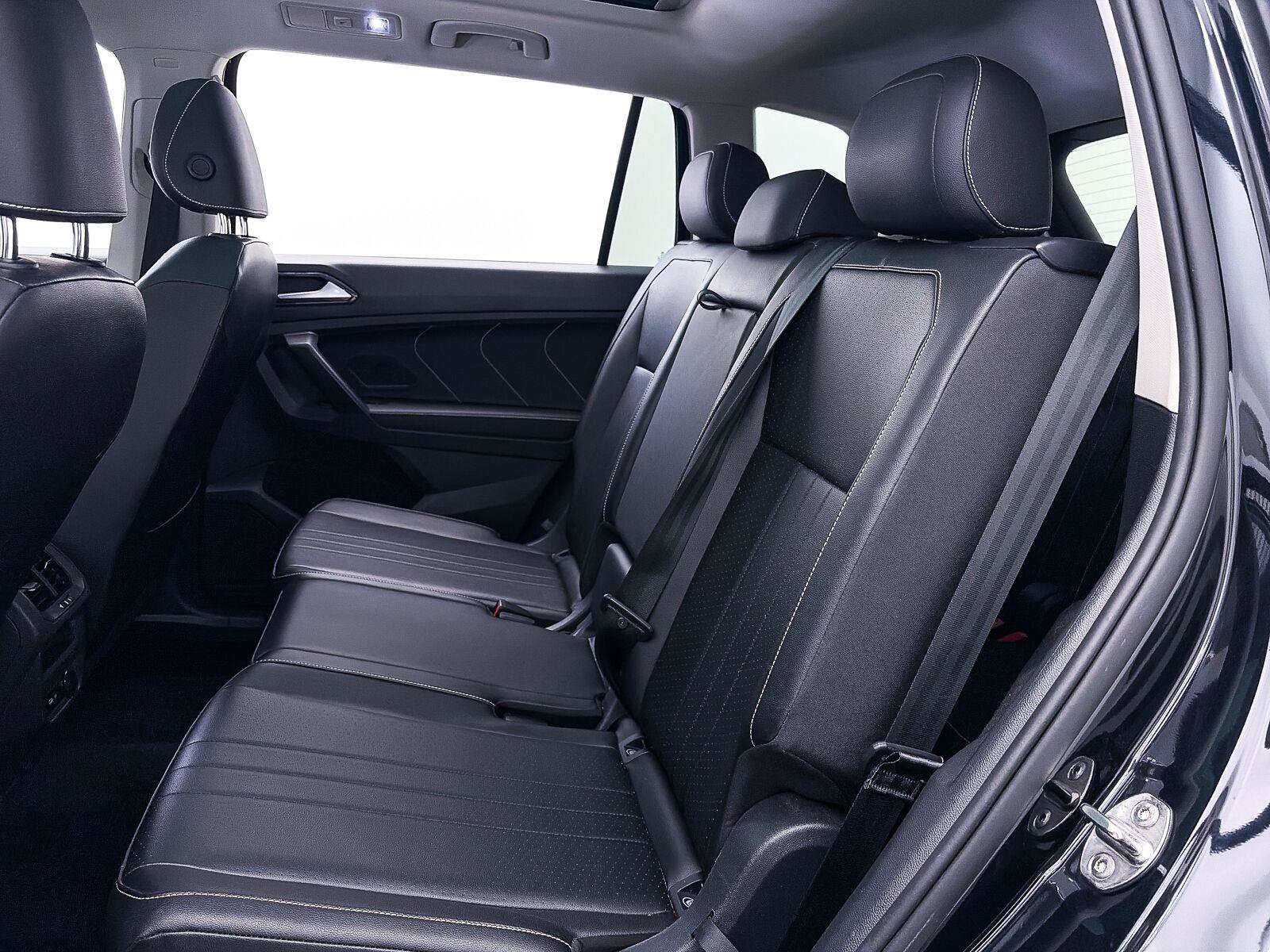 Used 2022 Volkswagen Tiguan SE FWD image 33